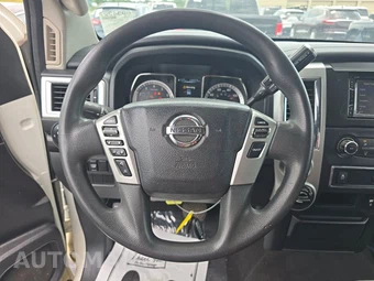 2017 Nissan TITAN SV Crew Cab Short Bed - miniatura 10