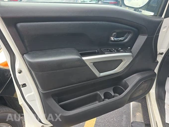 2017 Nissan TITAN SV Crew Cab Short Bed - miniatura 9