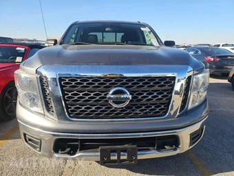 2017 Nissan TITAN SV Crew Cab Short Bed - miniatura 2