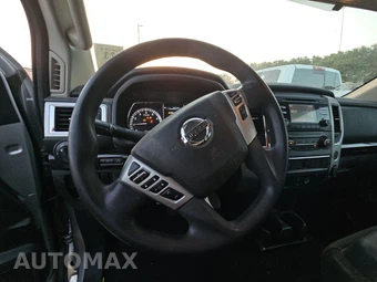 2017 Nissan TITAN SV Crew Cab Short Bed - miniatura 10