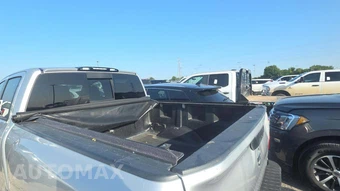 2017 Nissan TITAN SV Crew Cab Short Bed - miniatura 18