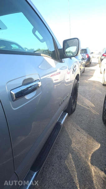 2017 Nissan TITAN SV Crew Cab Short Bed - miniatura 27