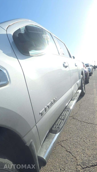 2017 Nissan TITAN SV Crew Cab Short Bed - miniatura 32