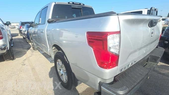 2017 Nissan TITAN SV Crew Cab Short Bed - miniatura 34