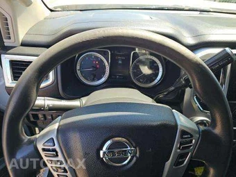 2017 Nissan TITAN SV Crew Cab Short Bed - miniatura 22