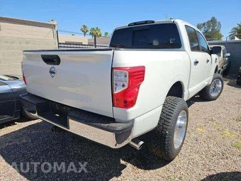 2017 Nissan TITAN SV Crew Cab Short Bed - miniatura 3