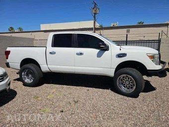 2017 Nissan TITAN SV Crew Cab Short Bed - miniatura 4