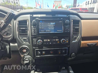 2017 Nissan TITAN XD Platinum Reserve Crew Cab Medium Bed - miniatura 10