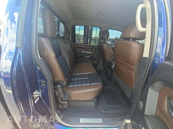 2017 Nissan TITAN XD Platinum Reserve Crew Cab Medium Bed - miniatura 16