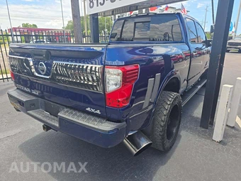 2017 Nissan TITAN XD Platinum Reserve Crew Cab Medium Bed - miniatura 3