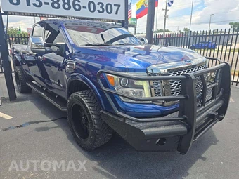 2017 Nissan TITAN XD Platinum Reserve Crew Cab Medium Bed - miniatura 4