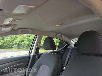 2017 Nissan Versa Sedan SV - miniatura 11