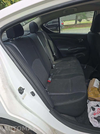 2017 Nissan Versa Sedan SV - miniatura 16