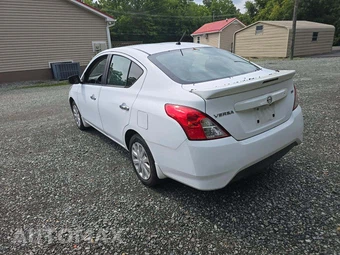 2017 Nissan Versa Sedan SV - miniatura 2