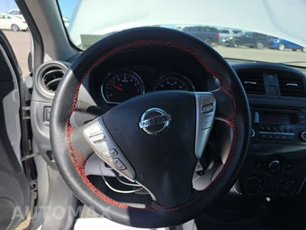 2017 Nissan Versa Sedan SV – miniatura 10