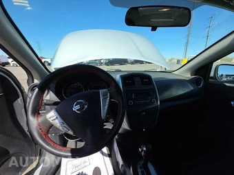 2017 Nissan Versa Sedan SV – miniatura 11