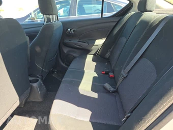 2017 Nissan Versa Sedan SV – miniatura 13