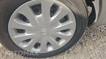 2017 Nissan Versa Sedan SV – miniatura 35