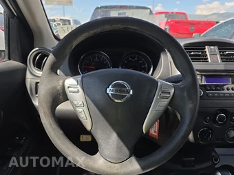 2017 Nissan Versa Sedan SV - miniatura 10