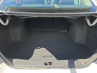 2017 Nissan Versa Sedan SV - miniatura 16