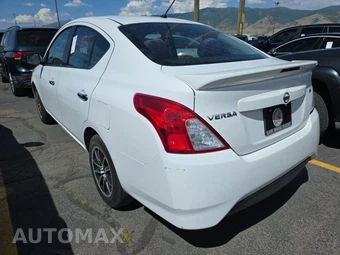 2017 Nissan Versa Sedan SV - miniatura 6