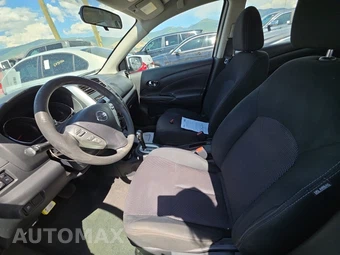 2017 Nissan Versa Sedan SV - miniatura 7