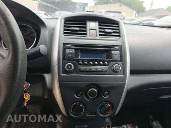 2017 Nissan Versa Sedan SV – miniatura 10