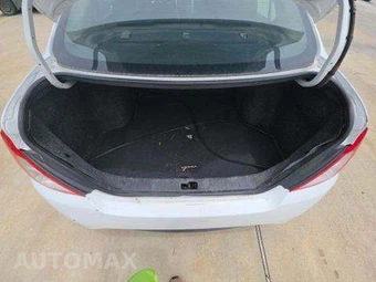 2017 Nissan Versa Sedan SV – miniatura 14