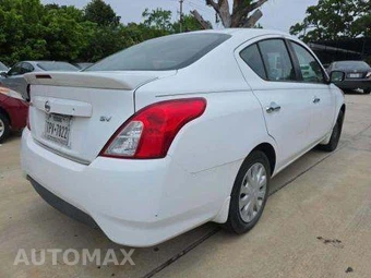 2017 Nissan Versa Sedan SV – miniatura 3