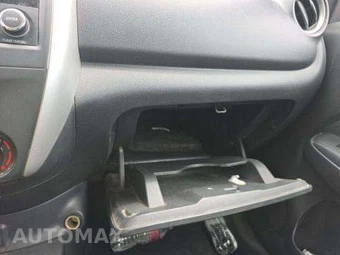 2017 Nissan Versa Sedan SV – miniatura 39