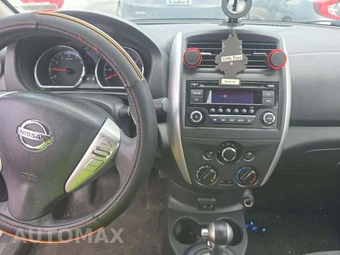 2017 Nissan Versa Sedan SV - miniatura 12