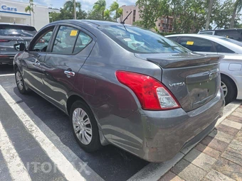2017 Nissan Versa Sedan SV - miniatura 3