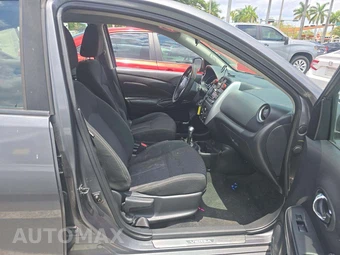 2017 Nissan Versa Sedan SV - miniatura 4