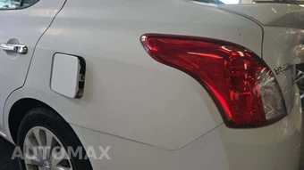 2017 Nissan Versa Sedan SV – miniatura 28