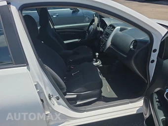 2017 Nissan Versa Sedan SV – miniatura 8