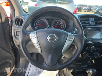 2017 Nissan Versa Sedan SV – miniatura 10