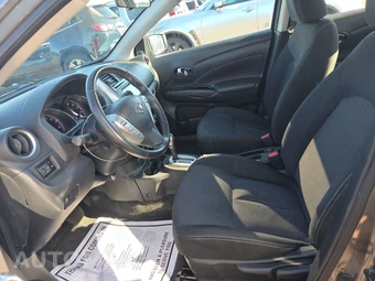 2017 Nissan Versa Sedan SV – miniatura 7
