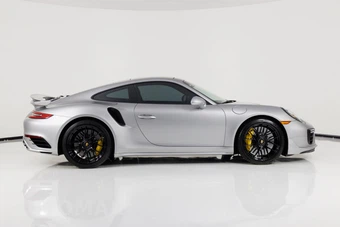2017 Porsche 911 Turbo S - miniatura 2