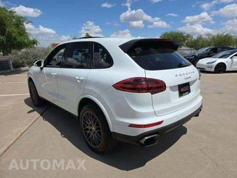 2017 Porsche Cayenne Platinum Edition - miniatura 2