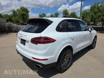2017 Porsche Cayenne Platinum Edition - miniatura 3