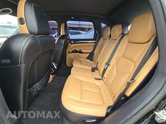 2017 Porsche Cayenne Platinum Edition – miniatura 13