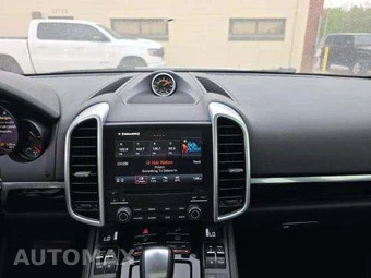 2017 Porsche Cayenne Platinum Edition – miniatura 10