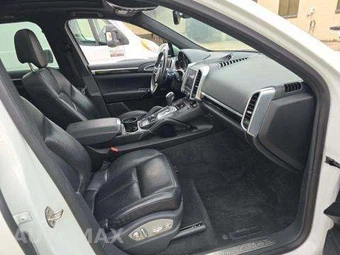 2017 Porsche Cayenne Platinum Edition – miniatura 18