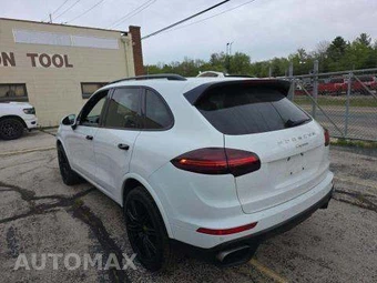 2017 Porsche Cayenne Platinum Edition – miniatura 2