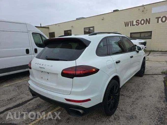 2017 Porsche Cayenne Platinum Edition – miniatura 3