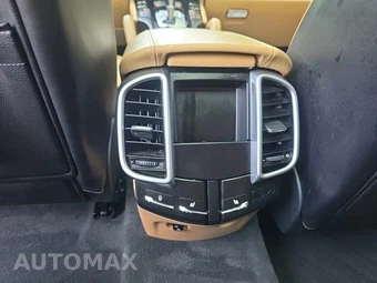 2017 Porsche Cayenne Platinum Edition – miniatura 28