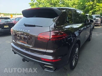 2017 Porsche Cayenne Platinum Edition – miniatura 4