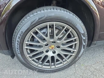 2017 Porsche Cayenne Platinum Edition – miniatura 8