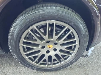 2017 Porsche Cayenne Platinum Edition – miniatura 9