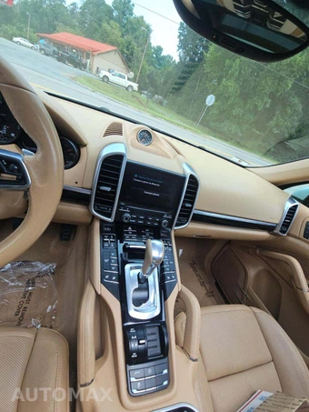2017 Porsche Cayenne Platinum Edition – miniatura 10